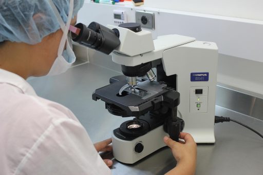 Microscoopopname van witte bloedcellen in het menselijk bloed
