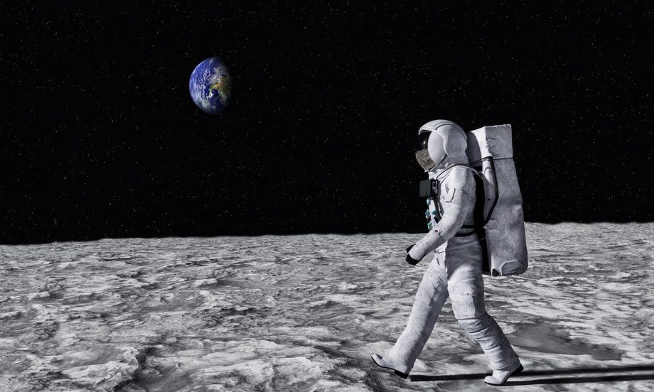 Uitzicht vanuit de ruimte op de aarde, zoals een astronaut die zou zien tijdens een maanmissie